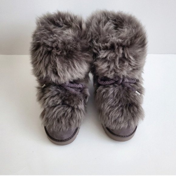 Sale! UGG * Classic Posh Mini Fur Boots size 6 and 7 - Picture 7 of 9